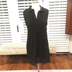 Black sleeveless lace dress